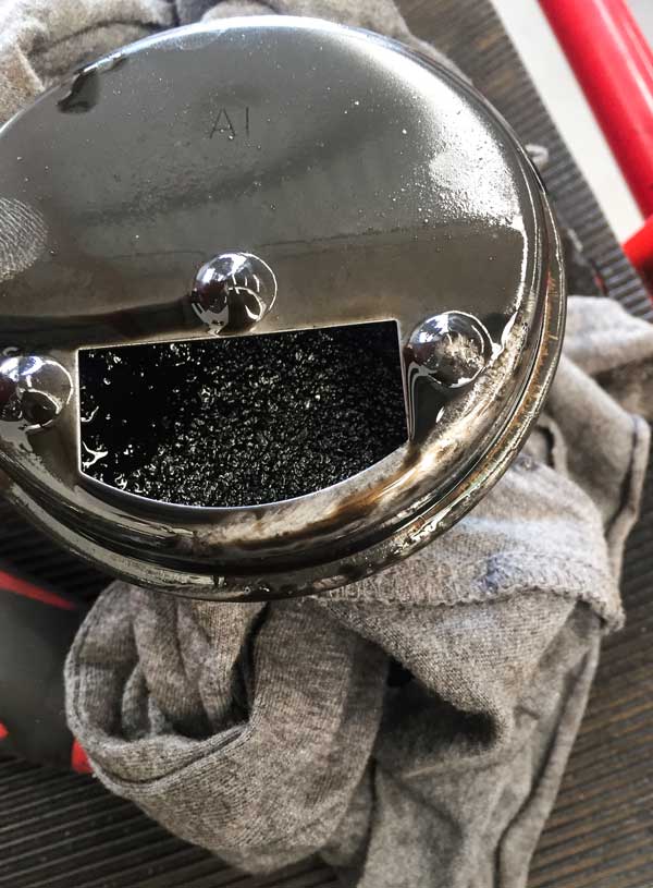 Blocked oil pickup screen from the engine of a Hyundai iLoad van